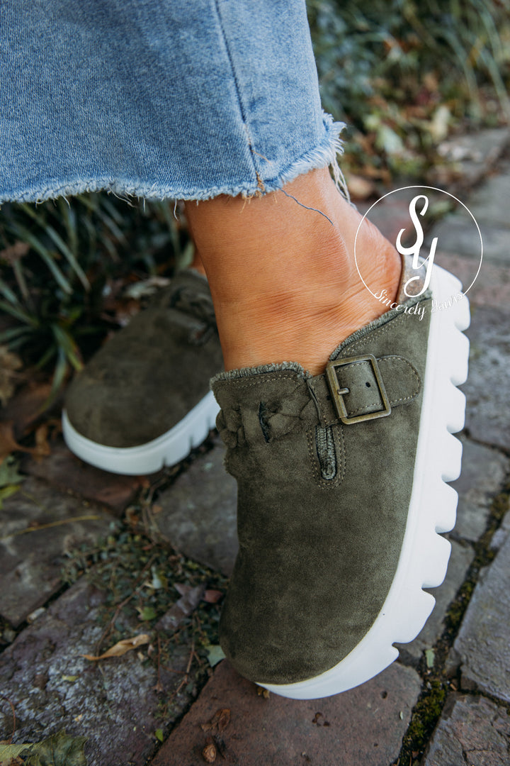 Solstice Clog - Olive