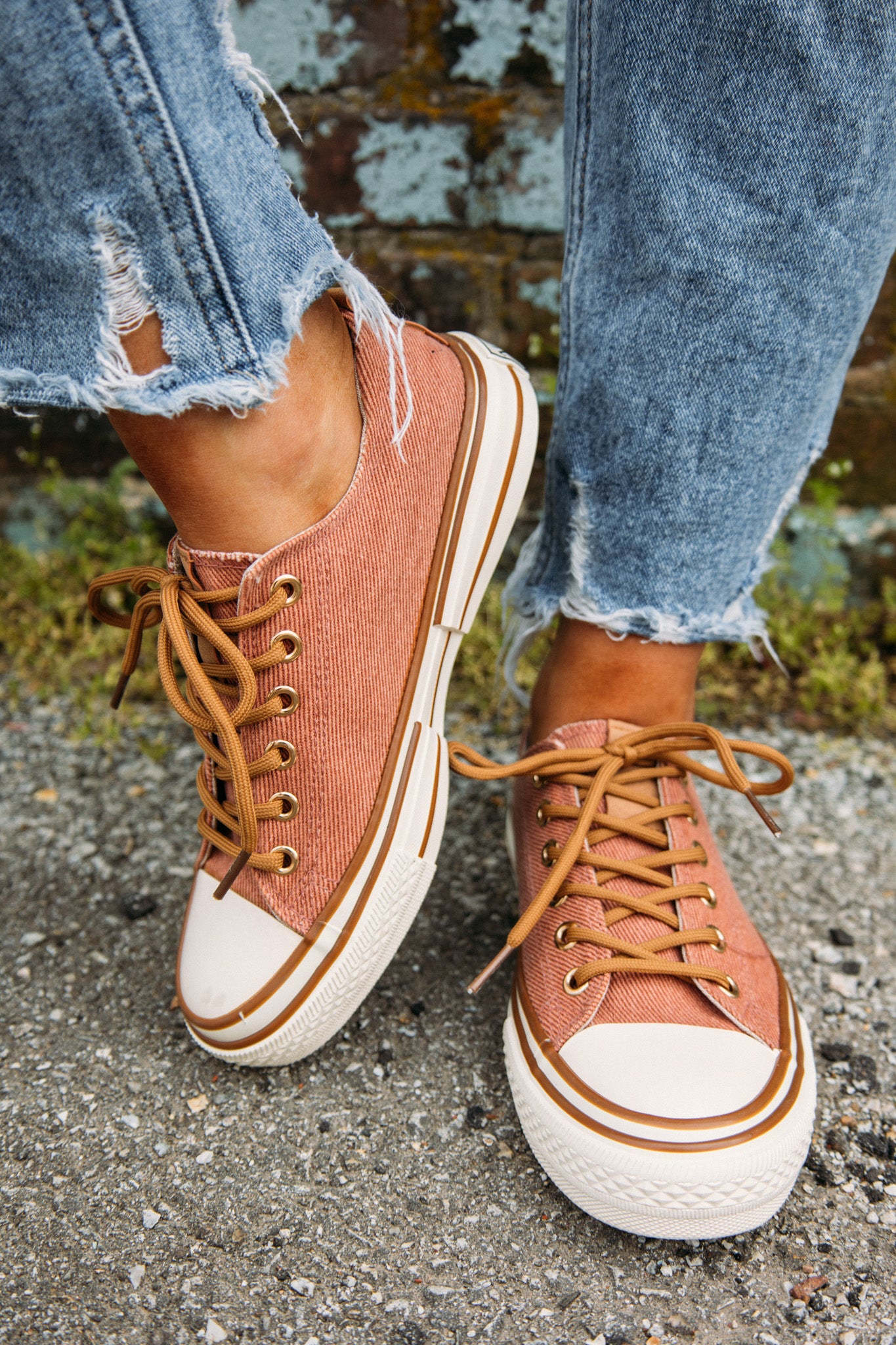 Load image into Gallery viewer, Driana Sneaker - Rust
