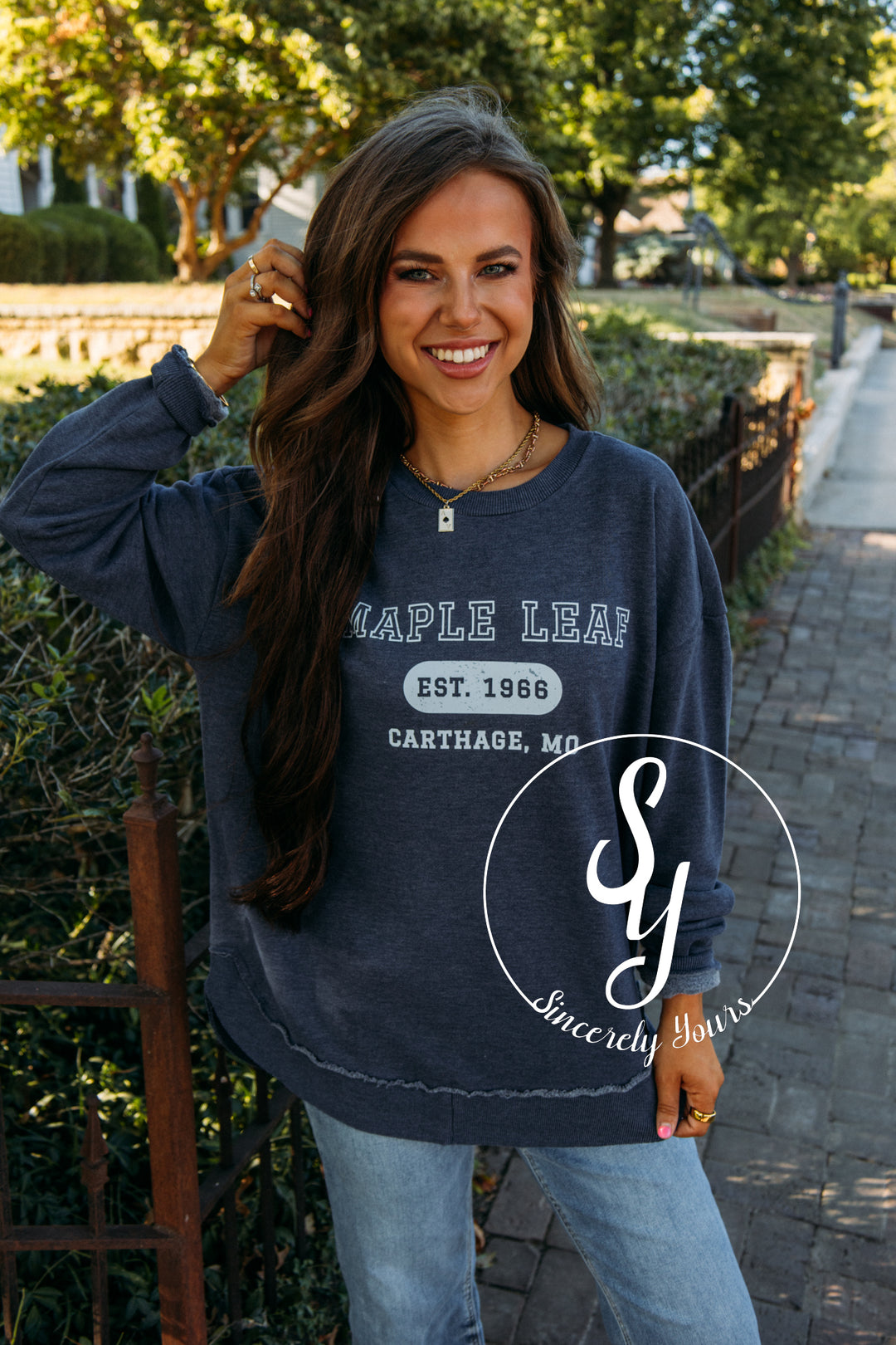 Maple Leaf Scoop Sweatshirt - Navy