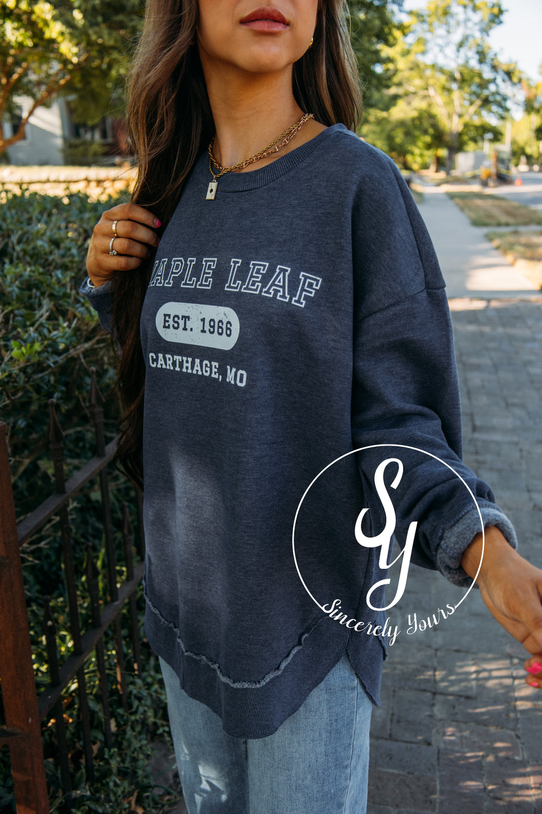 Maple Leaf Scoop Sweatshirt - Navy