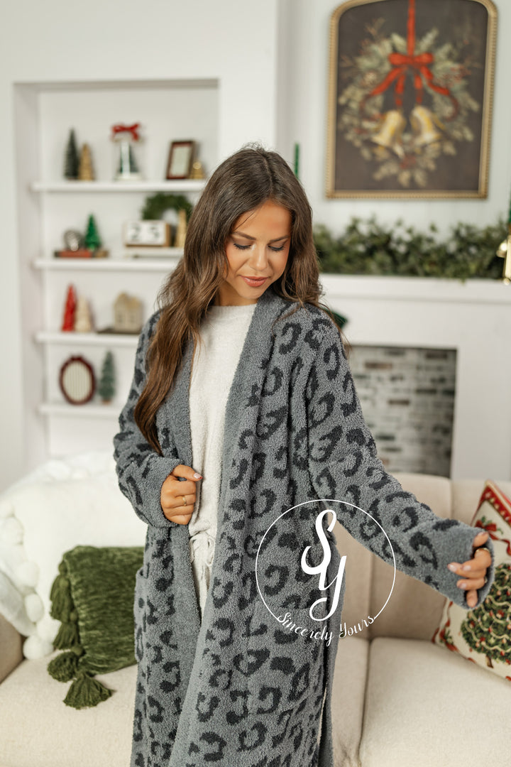 Barefoot Dreams: Cozychic in the wild robe - graphite/carbon