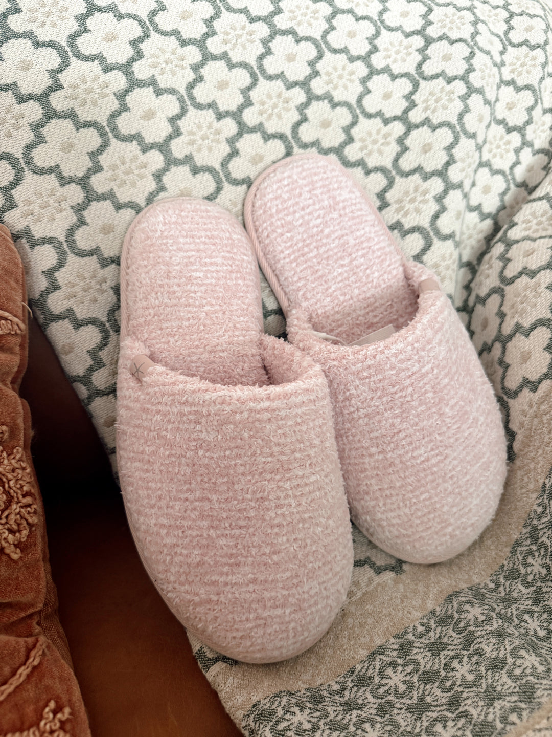 Barefoot Dreams:CozyChic® Unisex Slipper- Dusty Rose-White