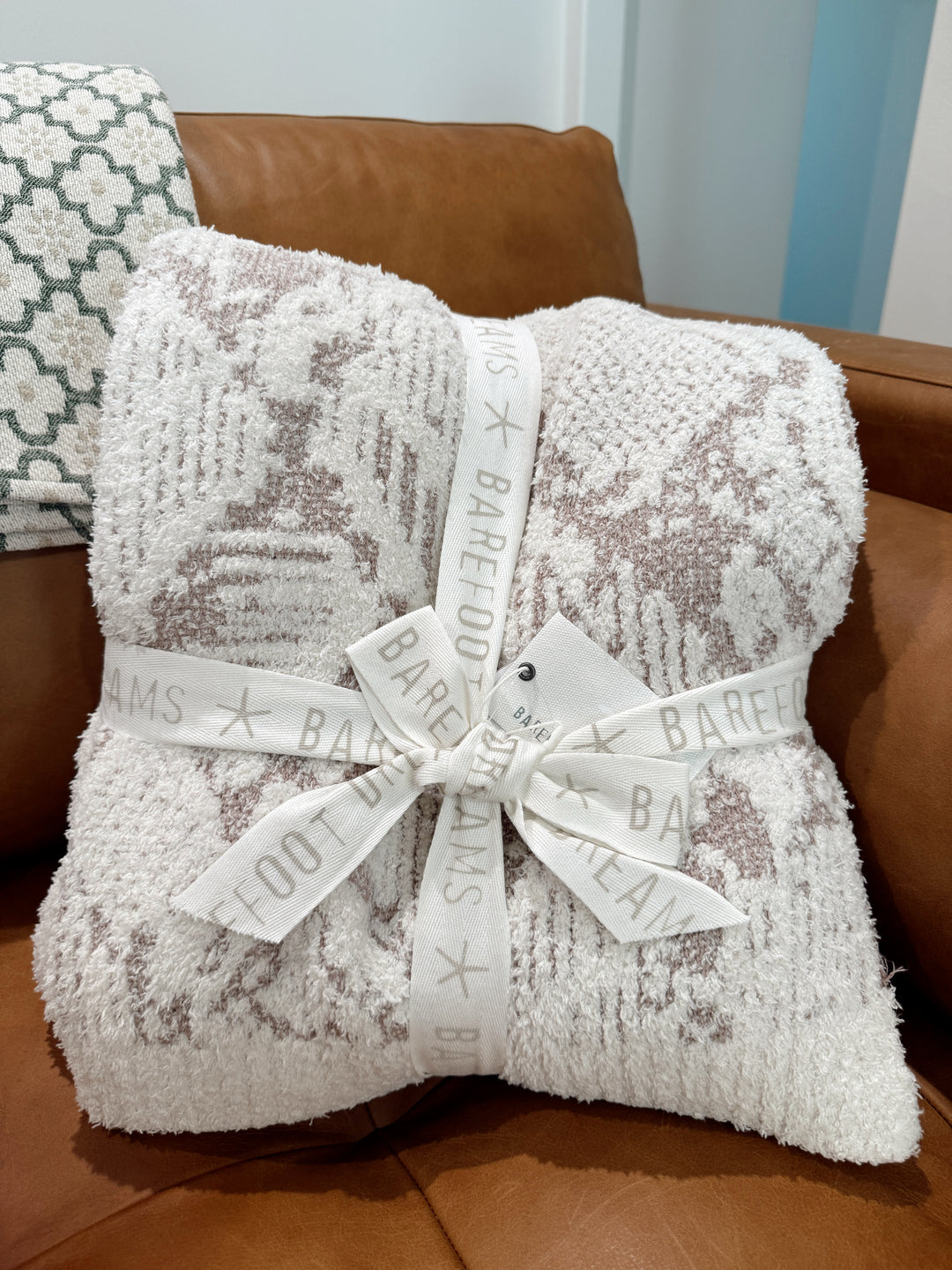 Barefoot Dreams: CozyChic® Cotton Graphic Texture Throw -Cream/Taupe