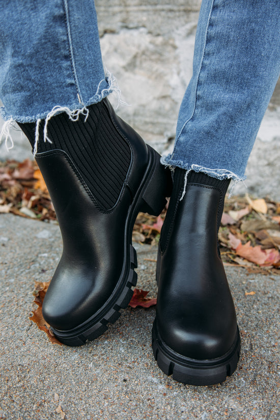 Kicking Back Boot -Black
