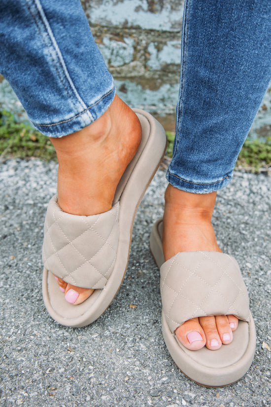 Load image into Gallery viewer, taupe quilted sandal
