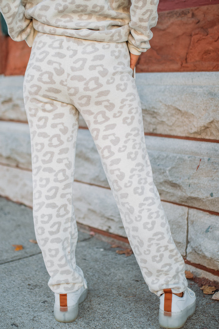 Barefoot Dreams: CozyChic Ultra Lite® Barefoot in the Wild Track Pant -Cream/Stone
