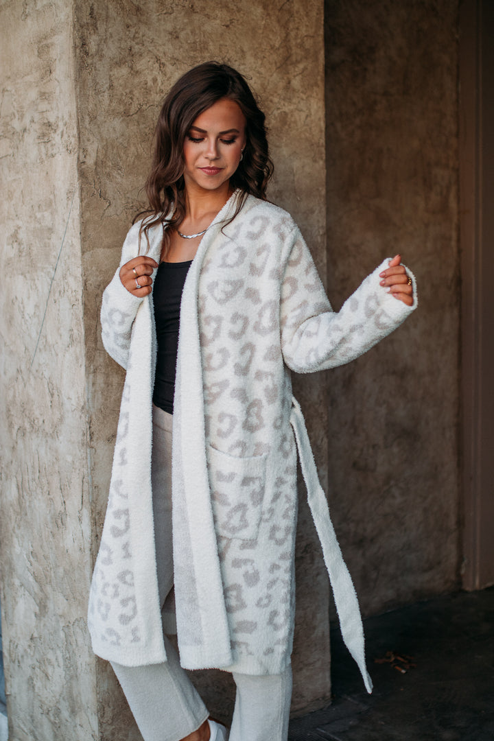 Barefoot Dreams: CozyChic® Women's Barefoot In The Wild Robe -Cream/Stone