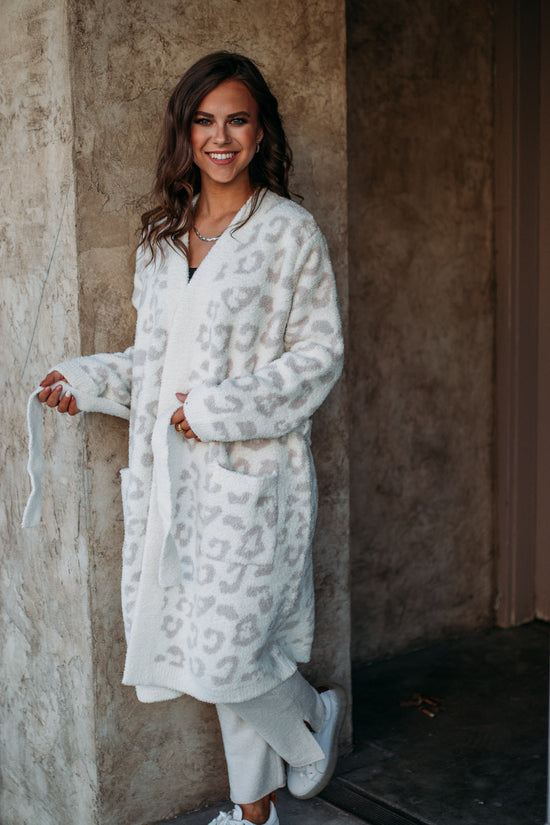 Load image into Gallery viewer, Barefoot Dreams: CozyChic® Women&amp;#39;s Barefoot In The Wild Robe -Cream/Stone

