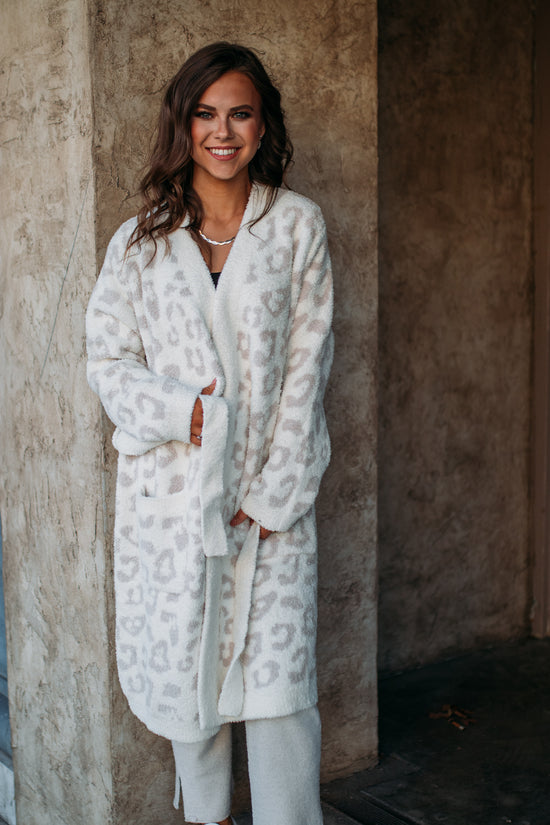 Load image into Gallery viewer, Barefoot Dreams: CozyChic® Women&amp;#39;s Barefoot In The Wild Robe -Cream/Stone
