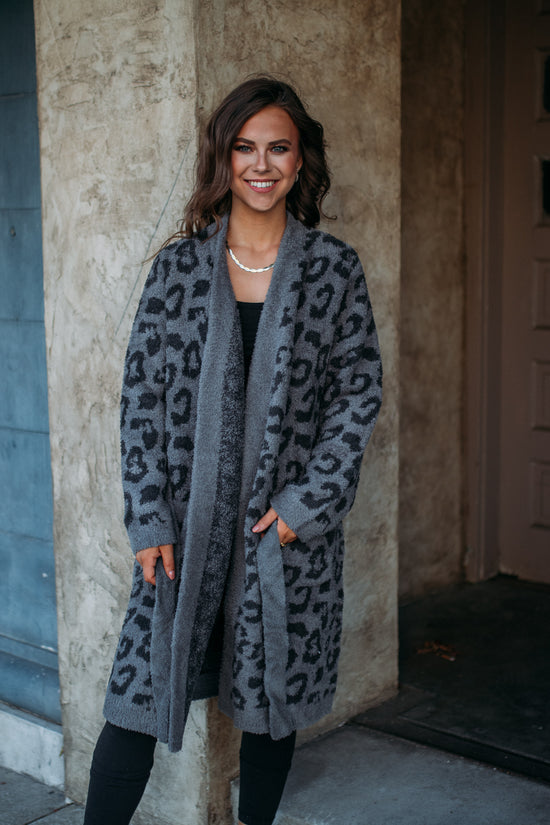 Load image into Gallery viewer, Barefoot Dreams: Cozychic in the wild robe - graphite/carbon
