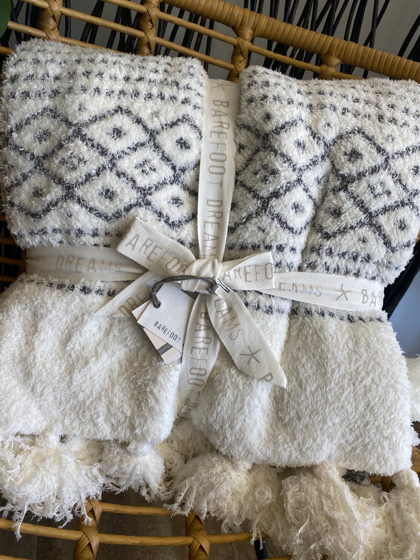 Barefoot Dreams CozyChic Luxe™ Casa Throw - Pearl