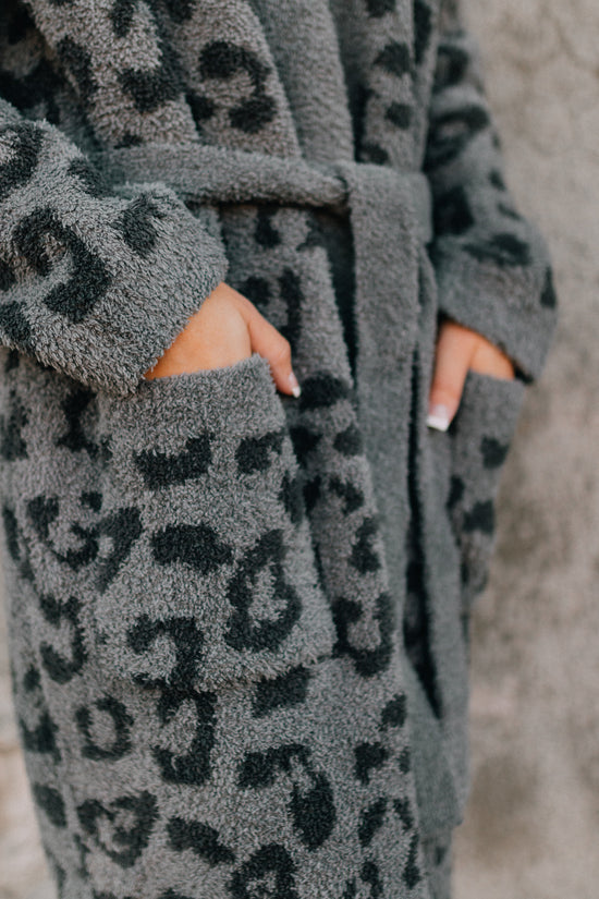Barefoot Dreams: Cozychic in the wild robe - graphite/carbon