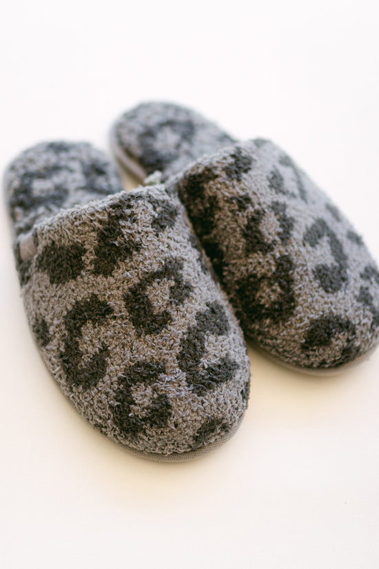 Load image into Gallery viewer, Barefoot Dreams Cozychic Graphite In The Wild Slippers
