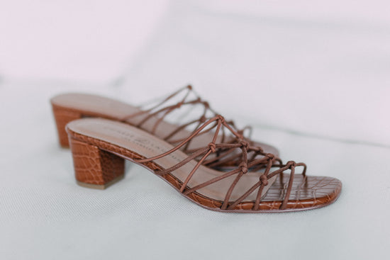 Load image into Gallery viewer, Chinese Laundy: lizza sandal - bark
