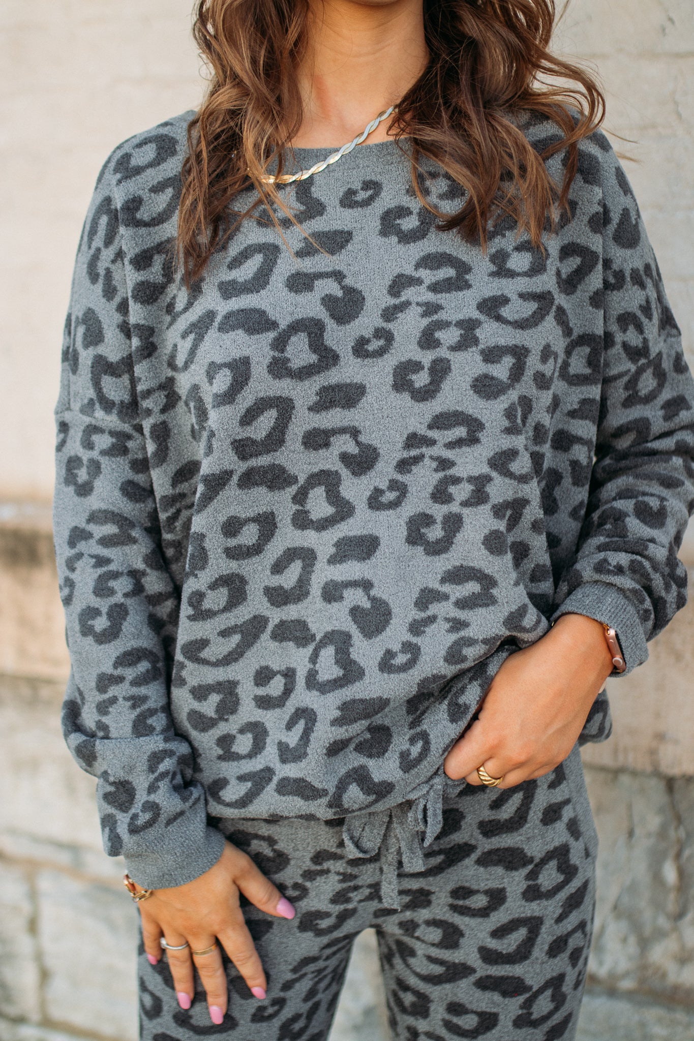 Barefoot Dreams: CozyChic Ultra Lite® Slouchy Barefoot in the Wild Pullover -Graphite /Carbon