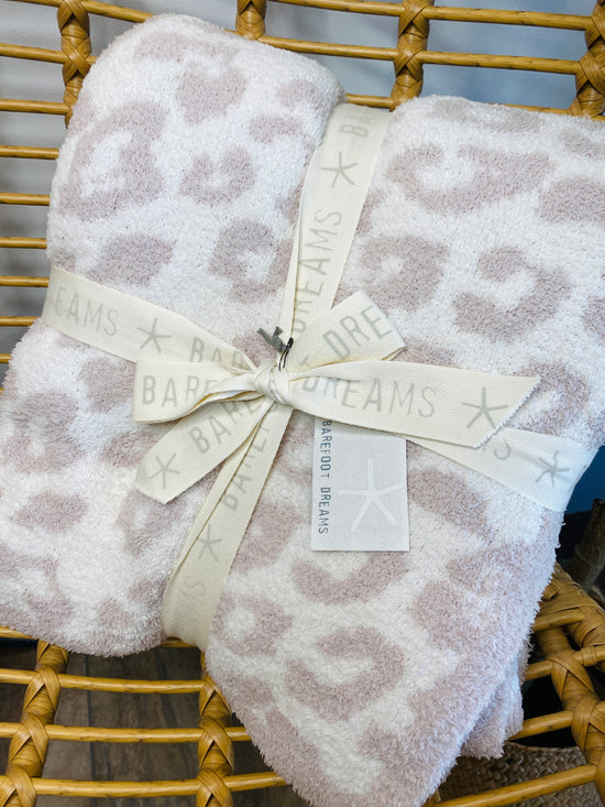 Barefoot Dreams: cozychic in the wild adult throw - Stone / Cream