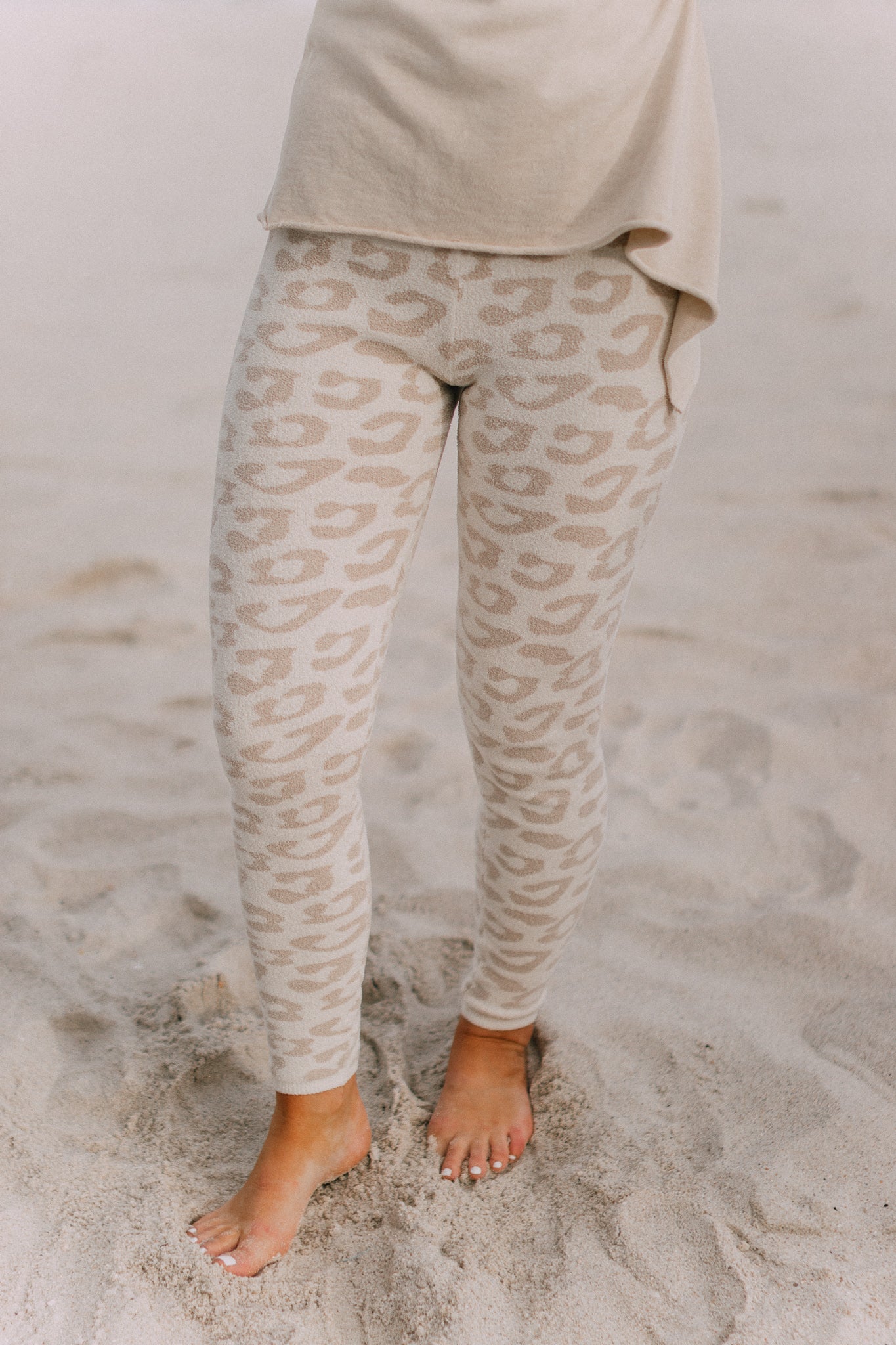 Load image into Gallery viewer, Barefoot Dreams: CozyChic Ultra Lite® Leopard Legging- Cream/Stone
