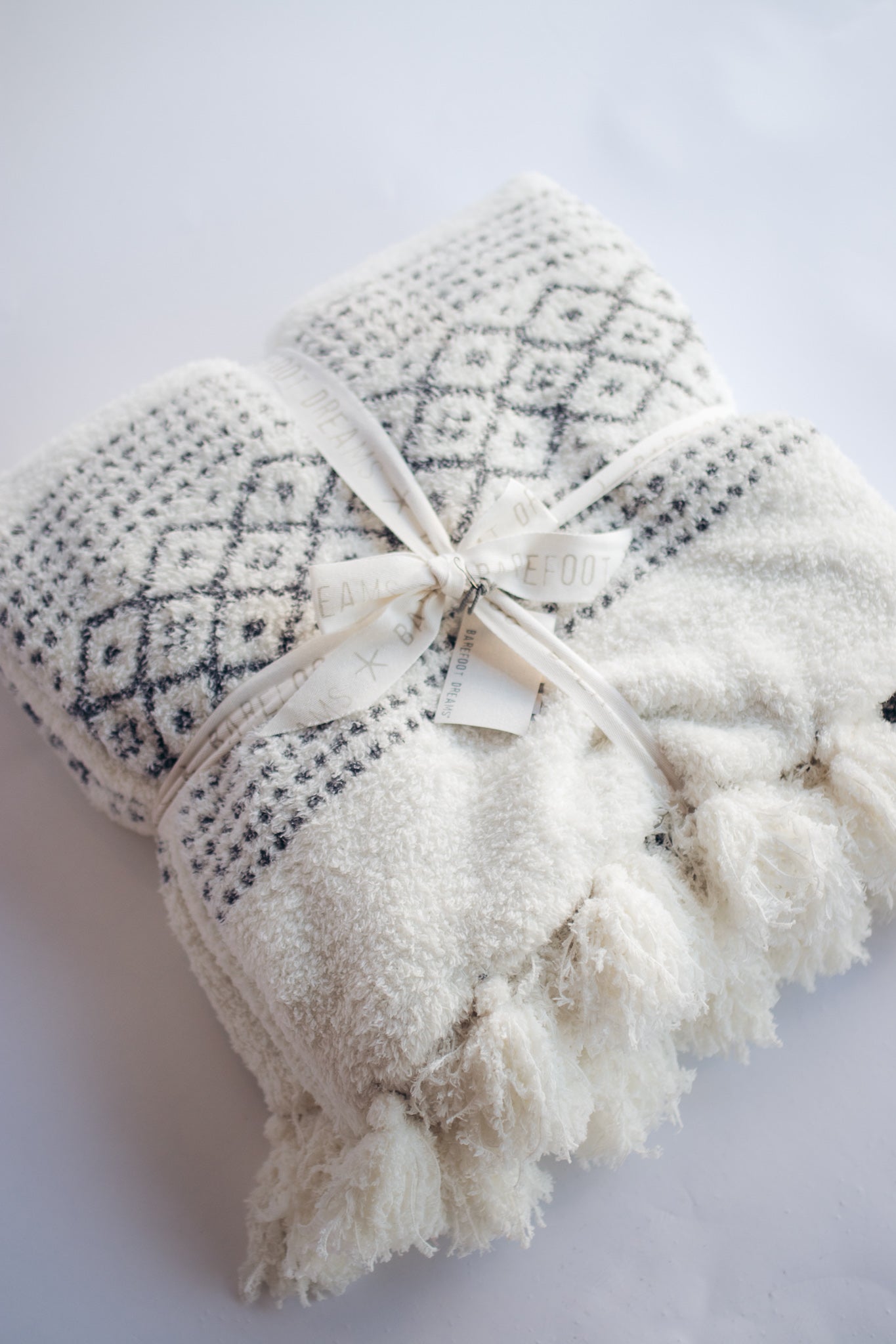 Barefoot Dreams CozyChic Luxe™ Casa Throw - Pearl