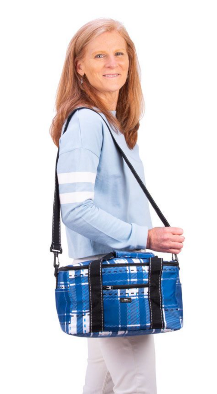 A great medium-size cooler, Chilly Wonkas fantastic rectangular shape is ideal for stacking and packing all your good eats and drinks. Carry it by the handles or sling it over your shoulder as you head out to picnic or tour the chocolate factory.