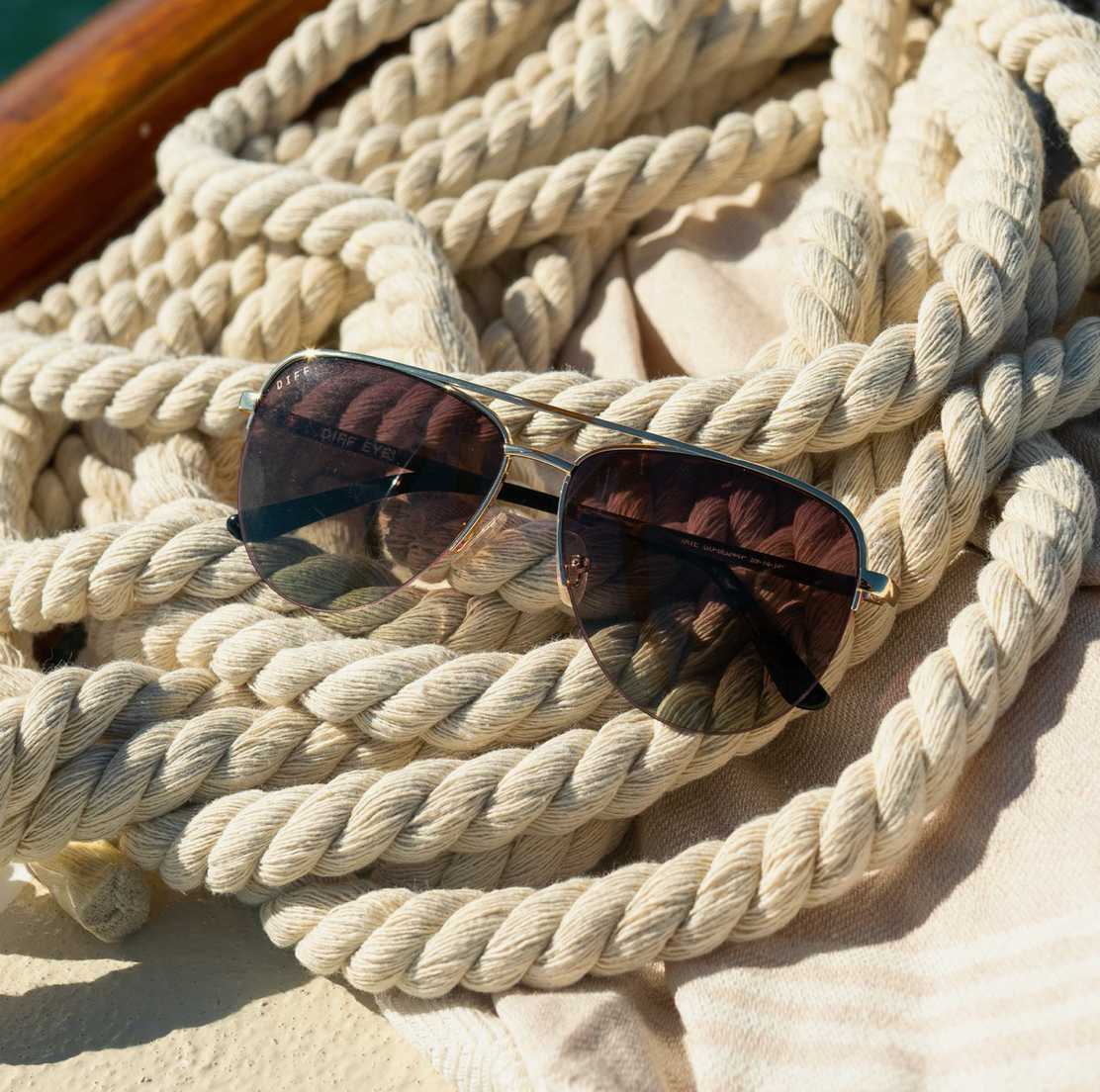 DIFF EYEWEAR - TATE - GOLD,  BROWN GRADIENT LENS- POLARIZED